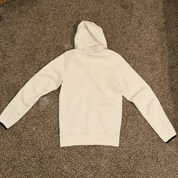 Nike Tech Fleece - Picture 2 of 3